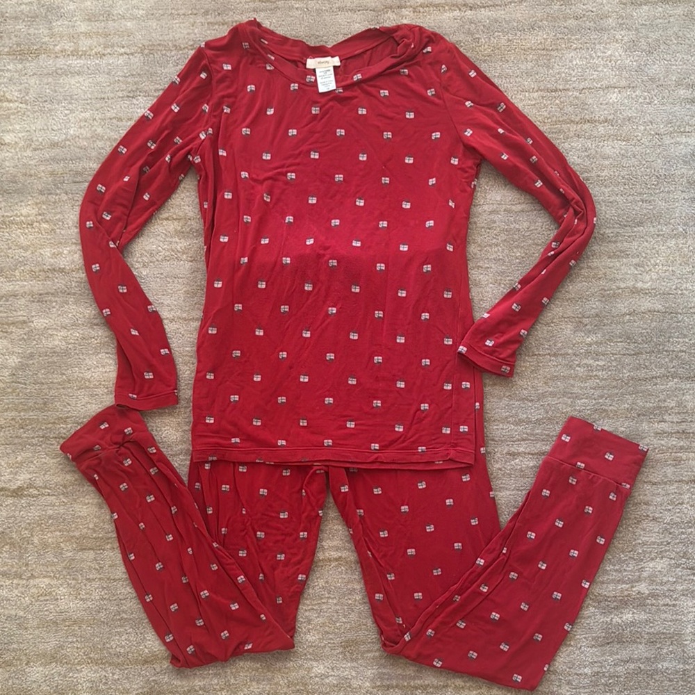 Eberjey Red Pajama Set with Present Pattern, girls size 10